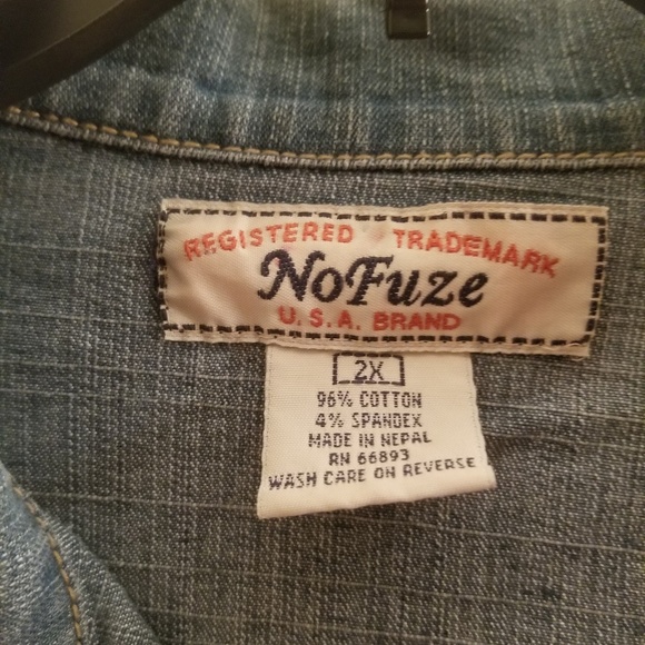 Short Denim Jacket - Picture 2 of 3